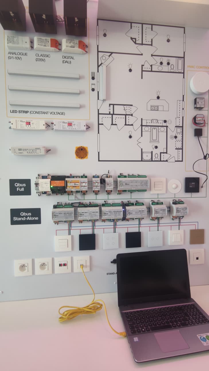 Attending the Qbus certified installer programming course