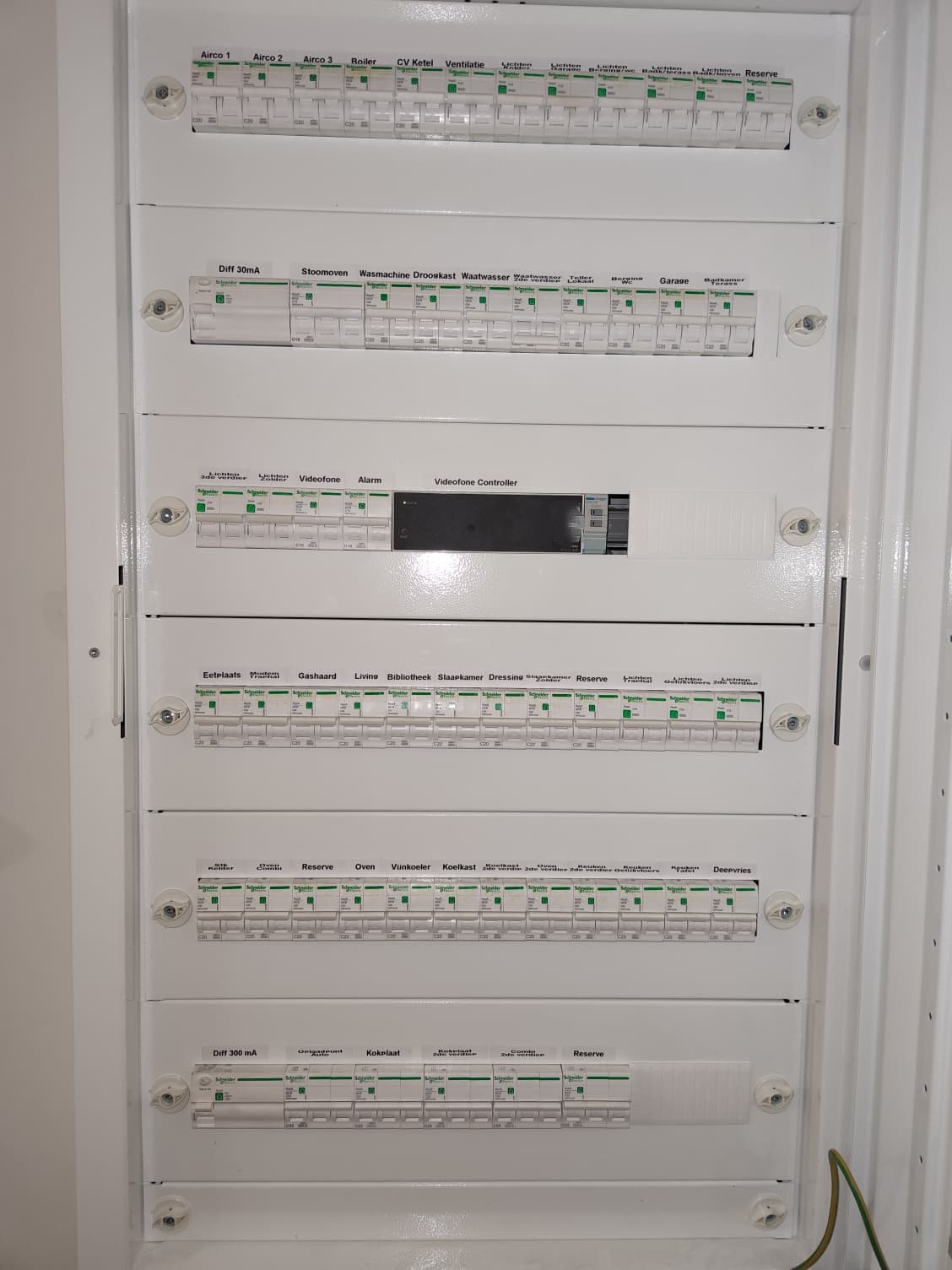Large electrical distribution board with integrated Niko intercom controller